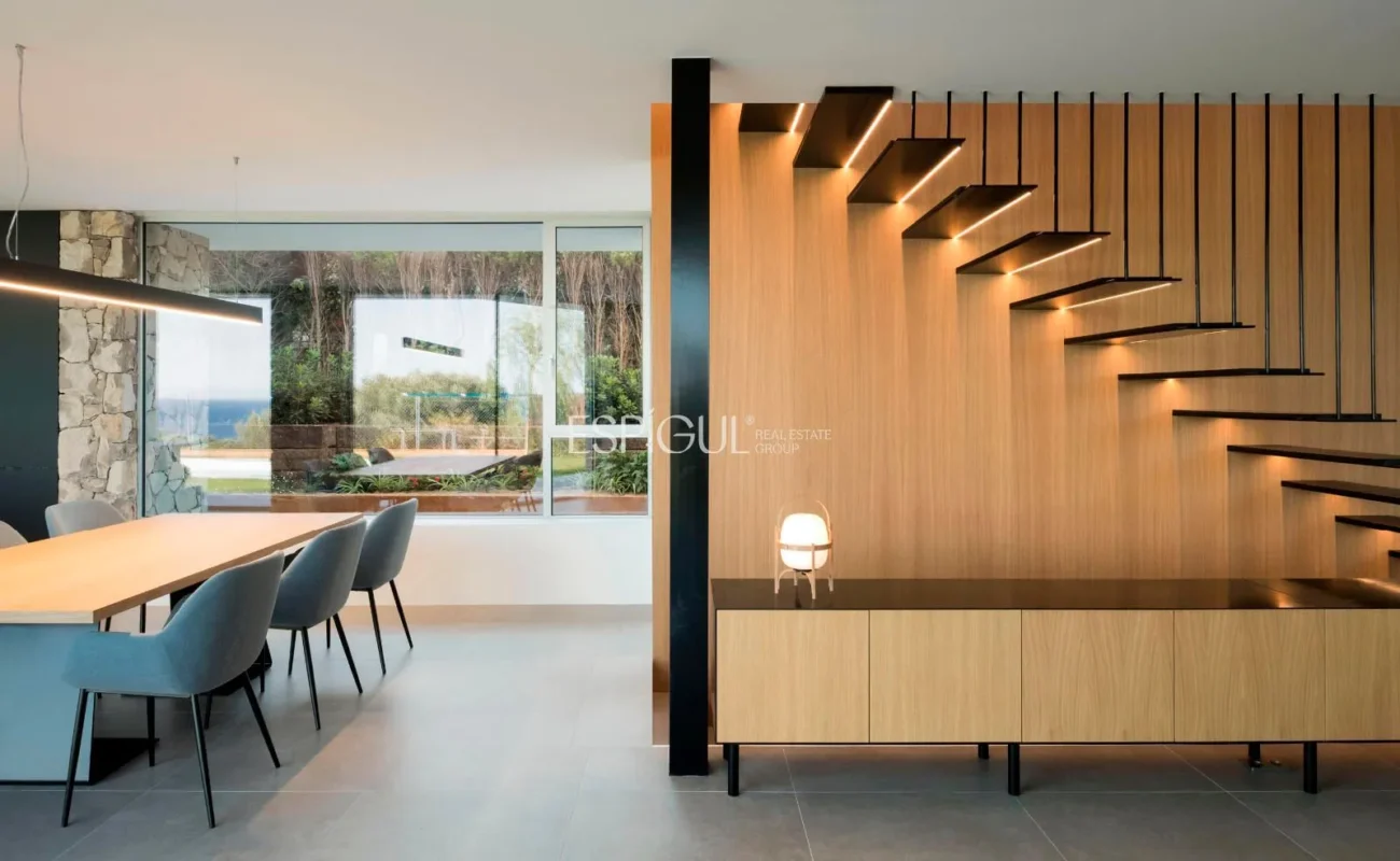 Residencia de diseño contemporáneo en Teià con piscina y jardín privado