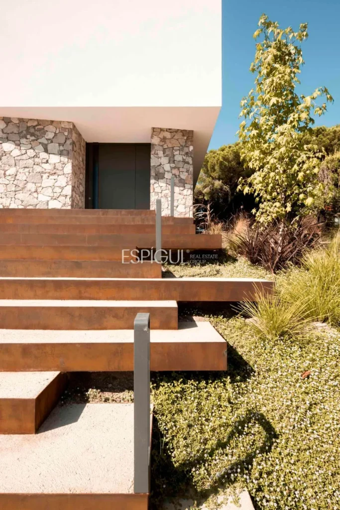 Residencia de diseño contemporáneo en Teià con piscina y jardín privado