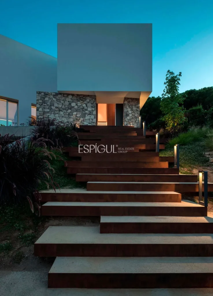 Residencia de diseño contemporáneo en Teià con piscina y jardín privado