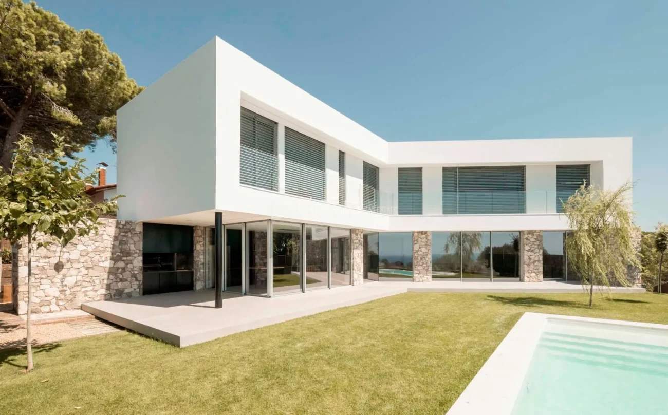 Residencia de diseño contemporáneo en Teià con piscina y jardín privado