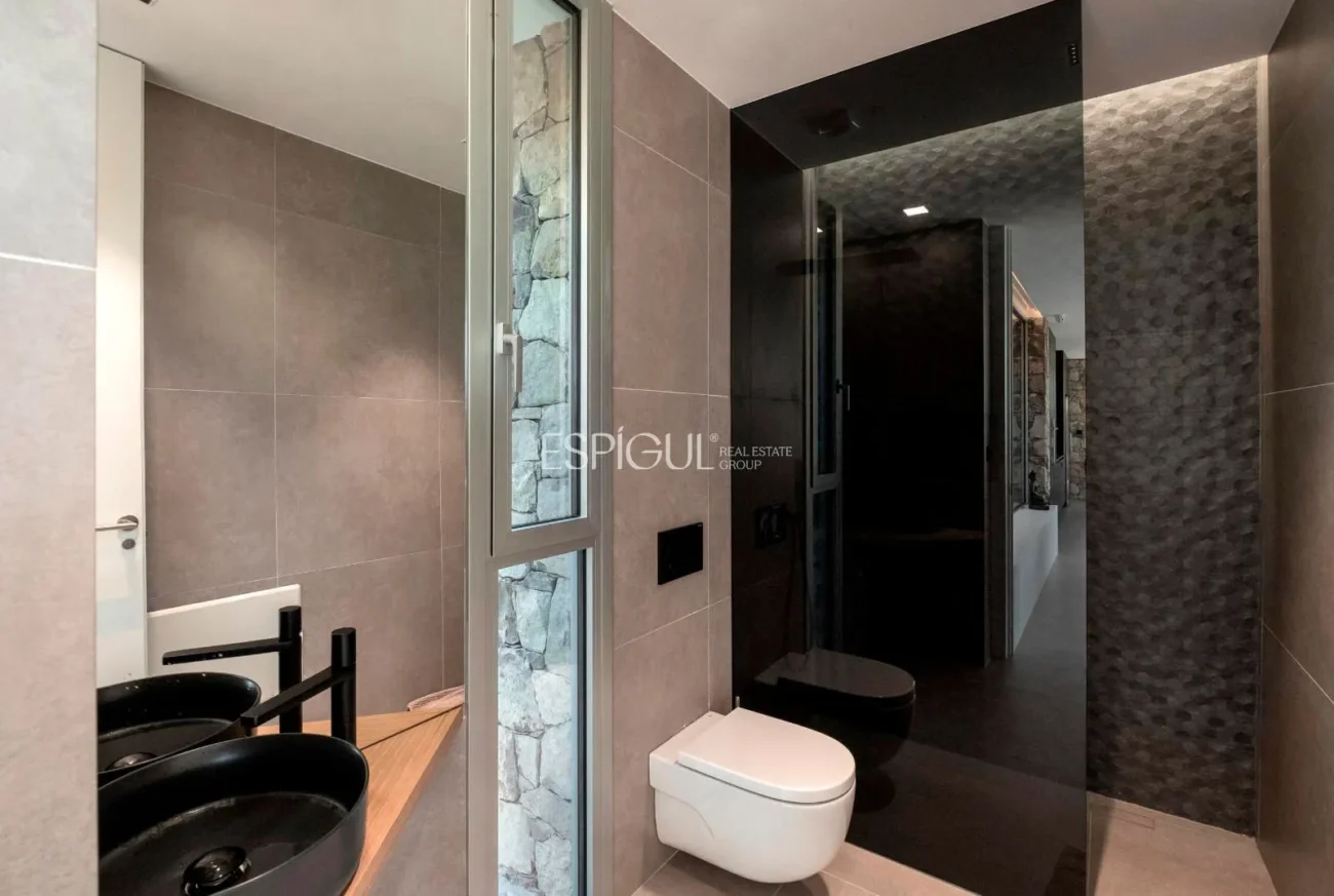 Residencia de diseño contemporáneo en Teià con piscina y jardín privado