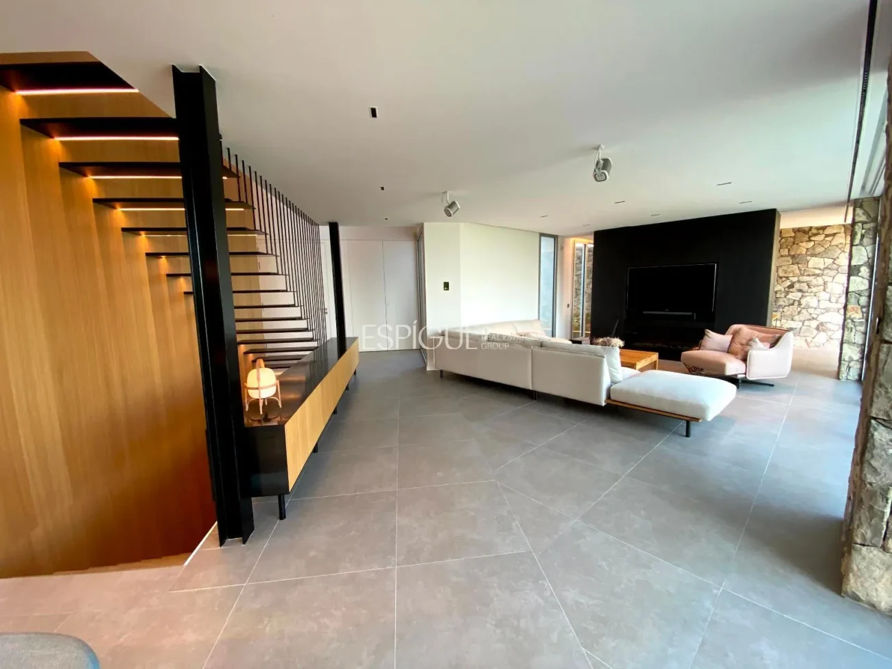 Residencia de diseño contemporáneo en Teià con piscina y jardín privado