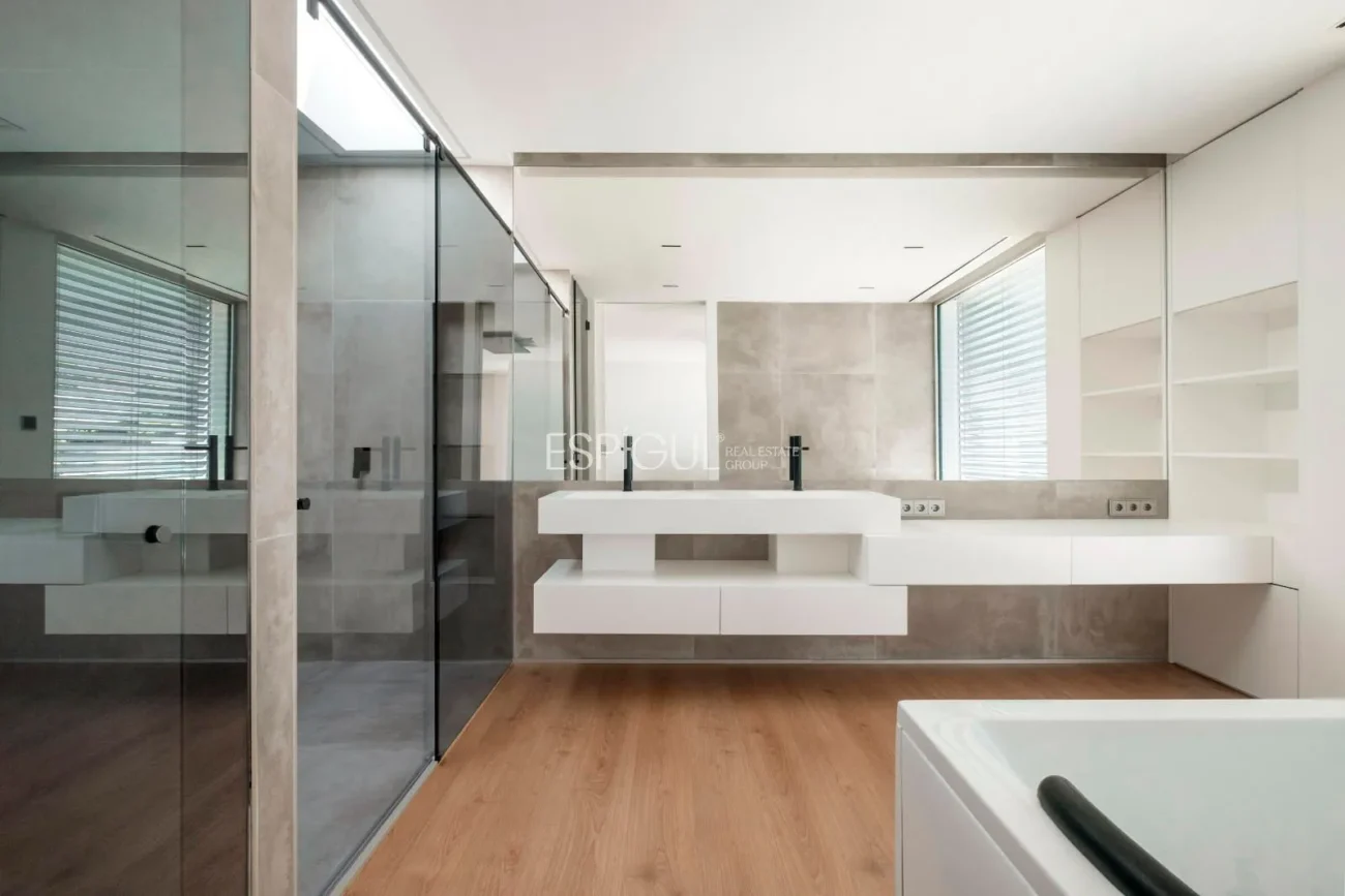 Residencia de diseño contemporáneo en Teià con piscina y jardín privado