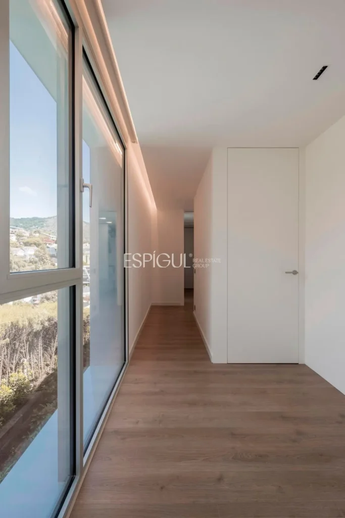 Residencia de diseño contemporáneo en Teià con piscina y jardín privado