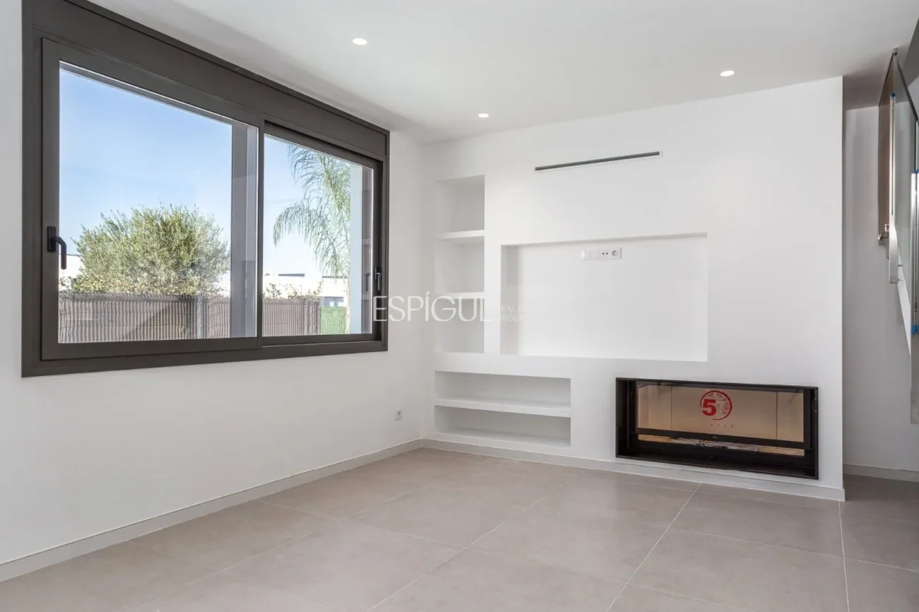 Terreny amb vistes al mar de 1.573m² a la urbanització de Treumal