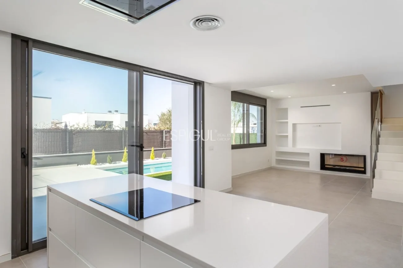 Terreny amb vistes al mar de 1.573m² a la urbanització de Treumal