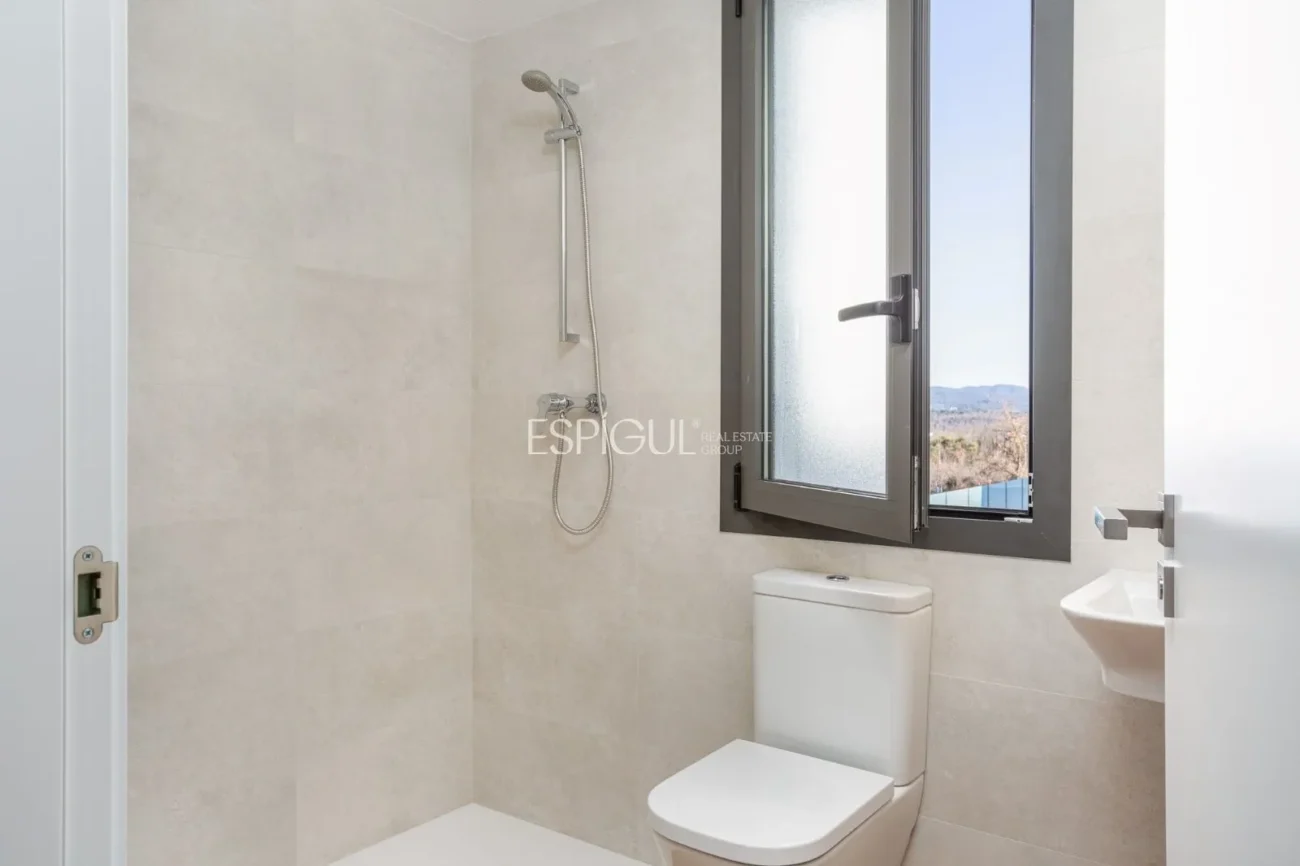 Terreny amb vistes al mar de 1.573m² a la urbanització de Treumal