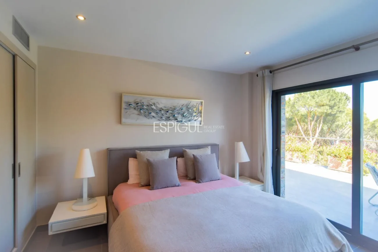 Villa de lujo en Calella de Palafrugell con piscina infinita y vistas panorámicas al mar