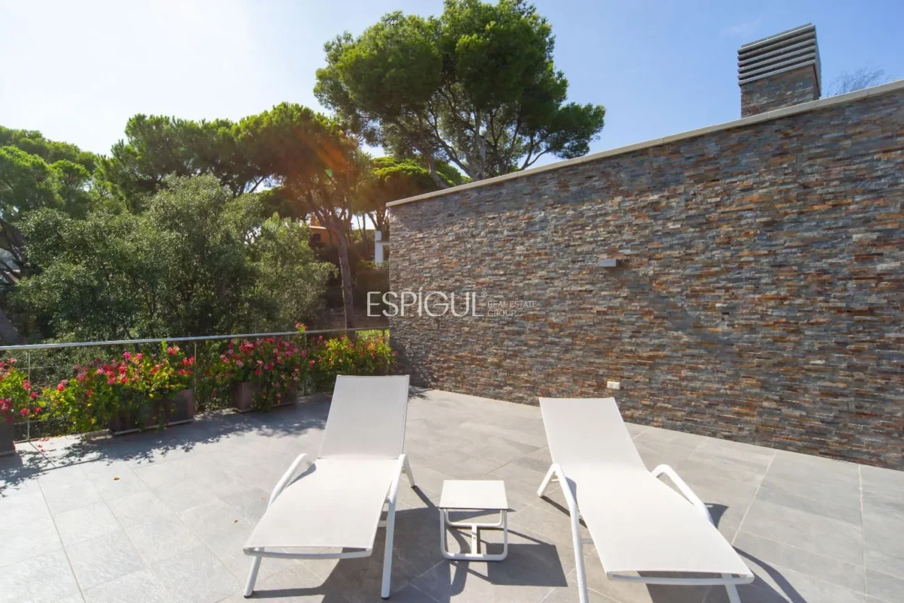 Villa de lujo en Calella de Palafrugell con piscina infinita y vistas panorámicas al mar