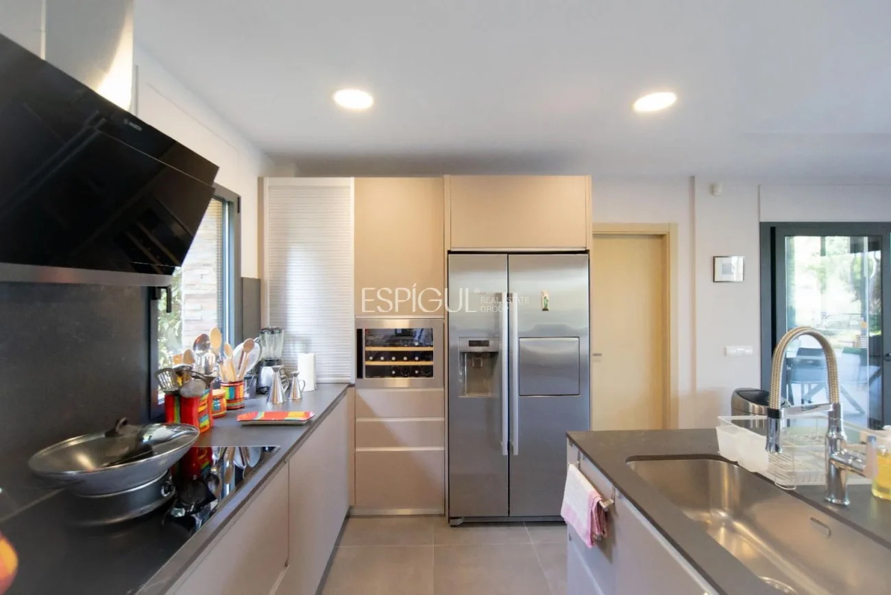 Villa de lujo en Calella de Palafrugell con piscina infinita y vistas panorámicas al mar