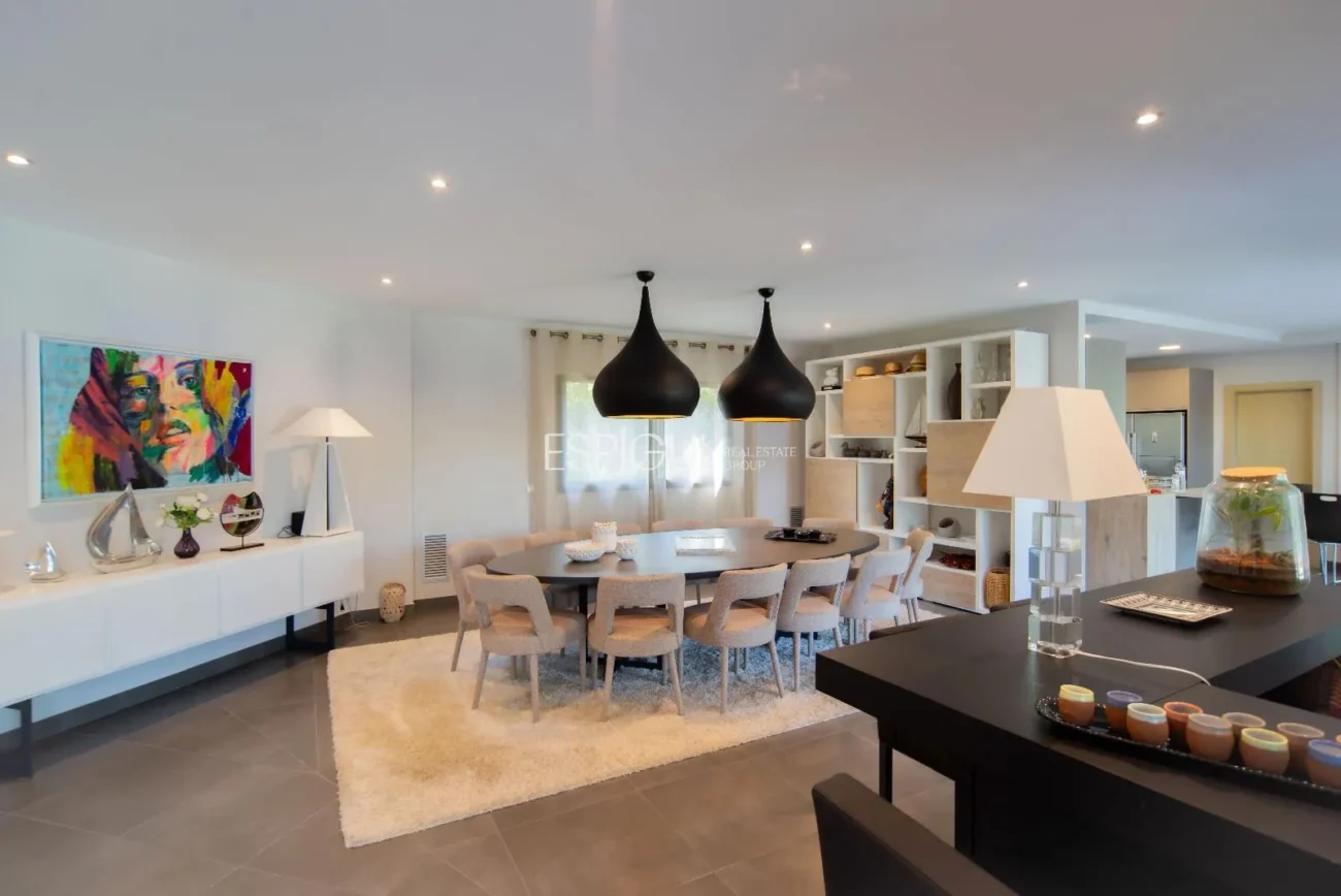 Villa de lujo en Calella de Palafrugell con piscina infinita y vistas panorámicas al mar