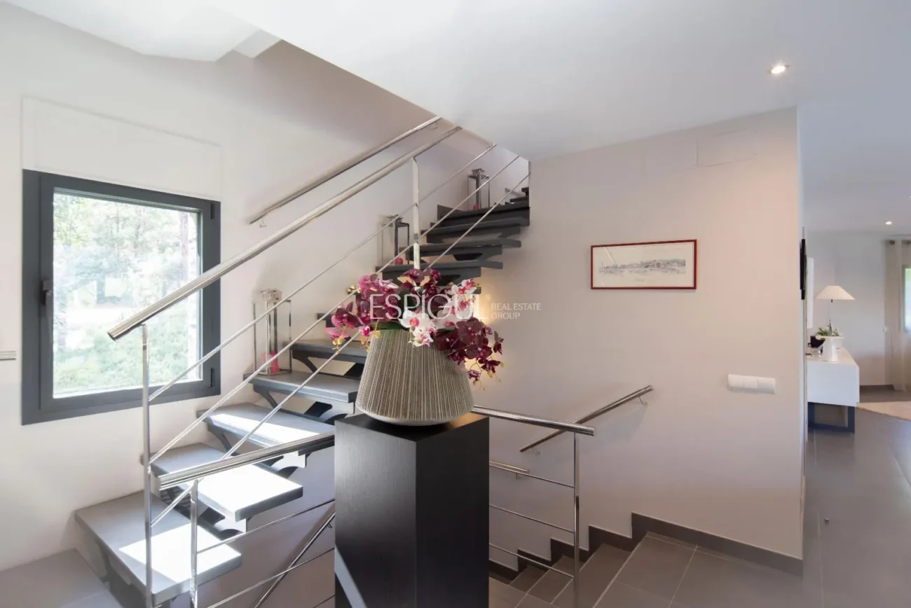 Villa de lujo en Calella de Palafrugell con piscina infinita y vistas panorámicas al mar