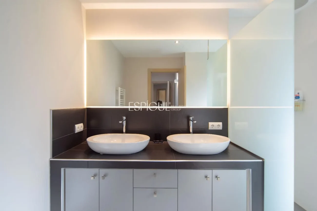 Villa de lujo en Calella de Palafrugell con piscina infinita y vistas panorámicas al mar