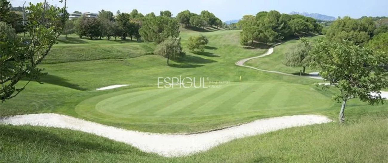 Villa d’obra nova en venda al Golf Masía Bach