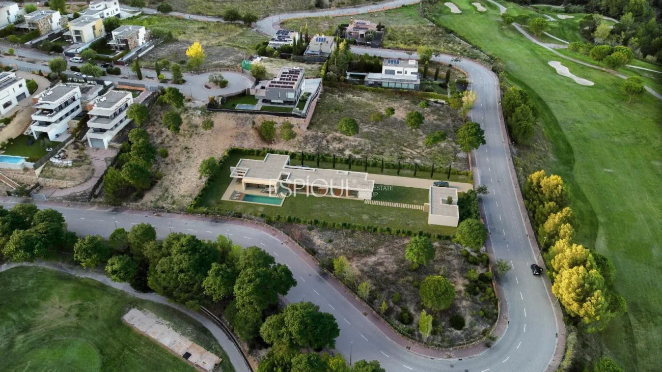 Villa d’obra nova en venda al Golf Masía Bach