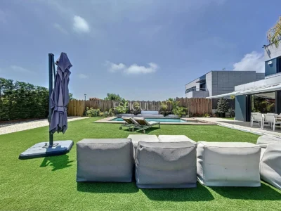 Villa exclusiva con piscina, jardín y acabados de auténtico lujo