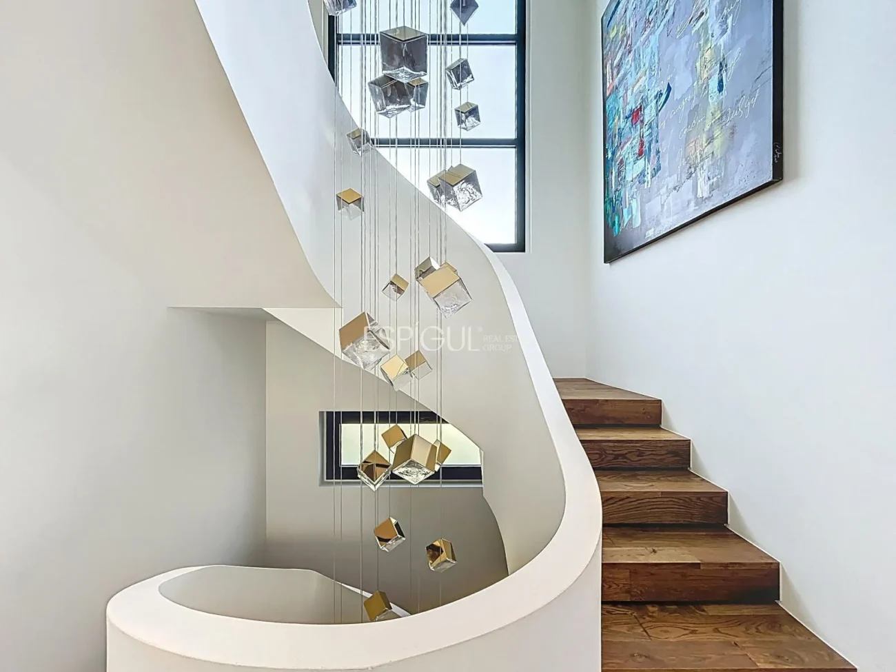 Villa exclusiva con piscina, jardín y acabados de auténtico lujo