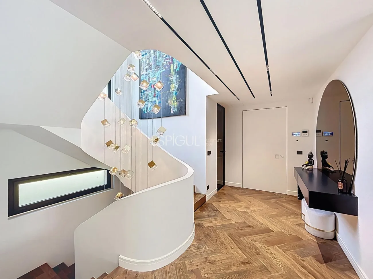 Villa exclusiva con piscina, jardín y acabados de auténtico lujo