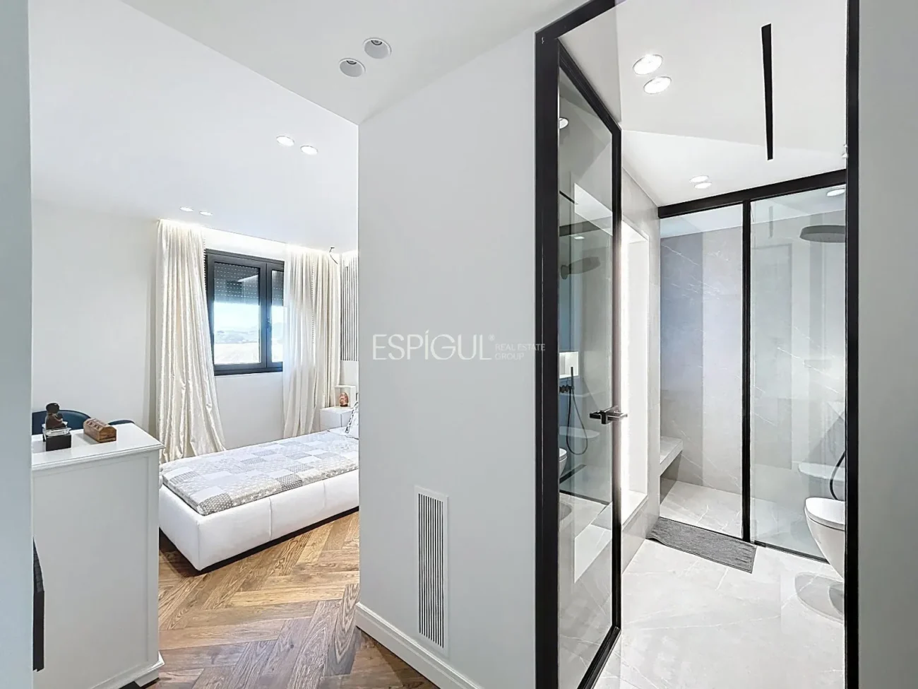 Villa exclusiva con piscina, jardín y acabados de auténtico lujo