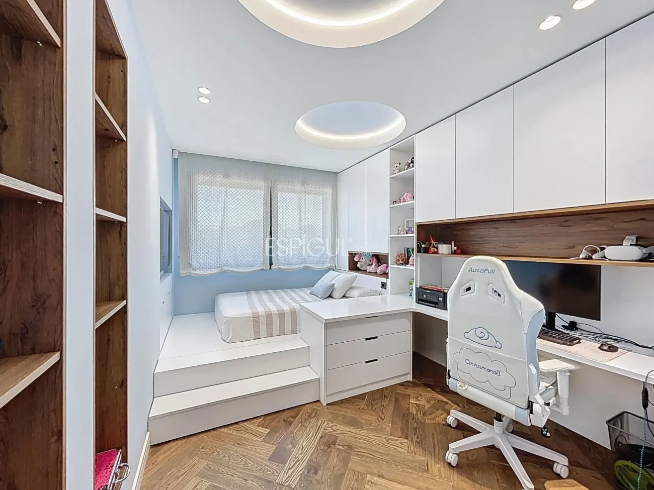 Villa exclusiva con piscina, jardín y acabados de auténtico lujo