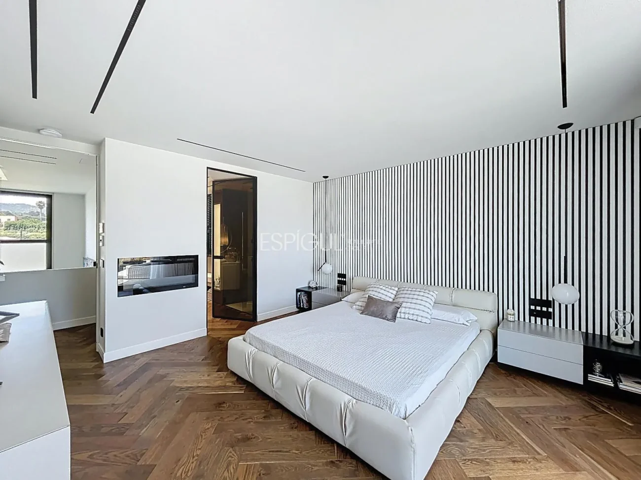 Villa exclusiva con piscina, jardín y acabados de auténtico lujo