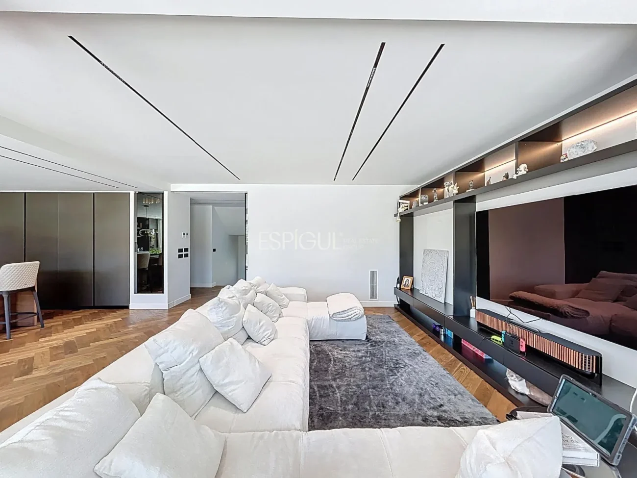 Villa exclusiva con piscina, jardín y acabados de auténtico lujo