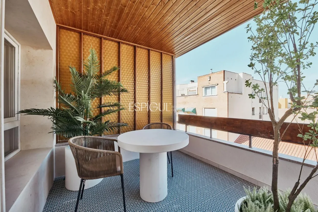 Renovierte Wohnung mit Terrasse in der Calle Castello