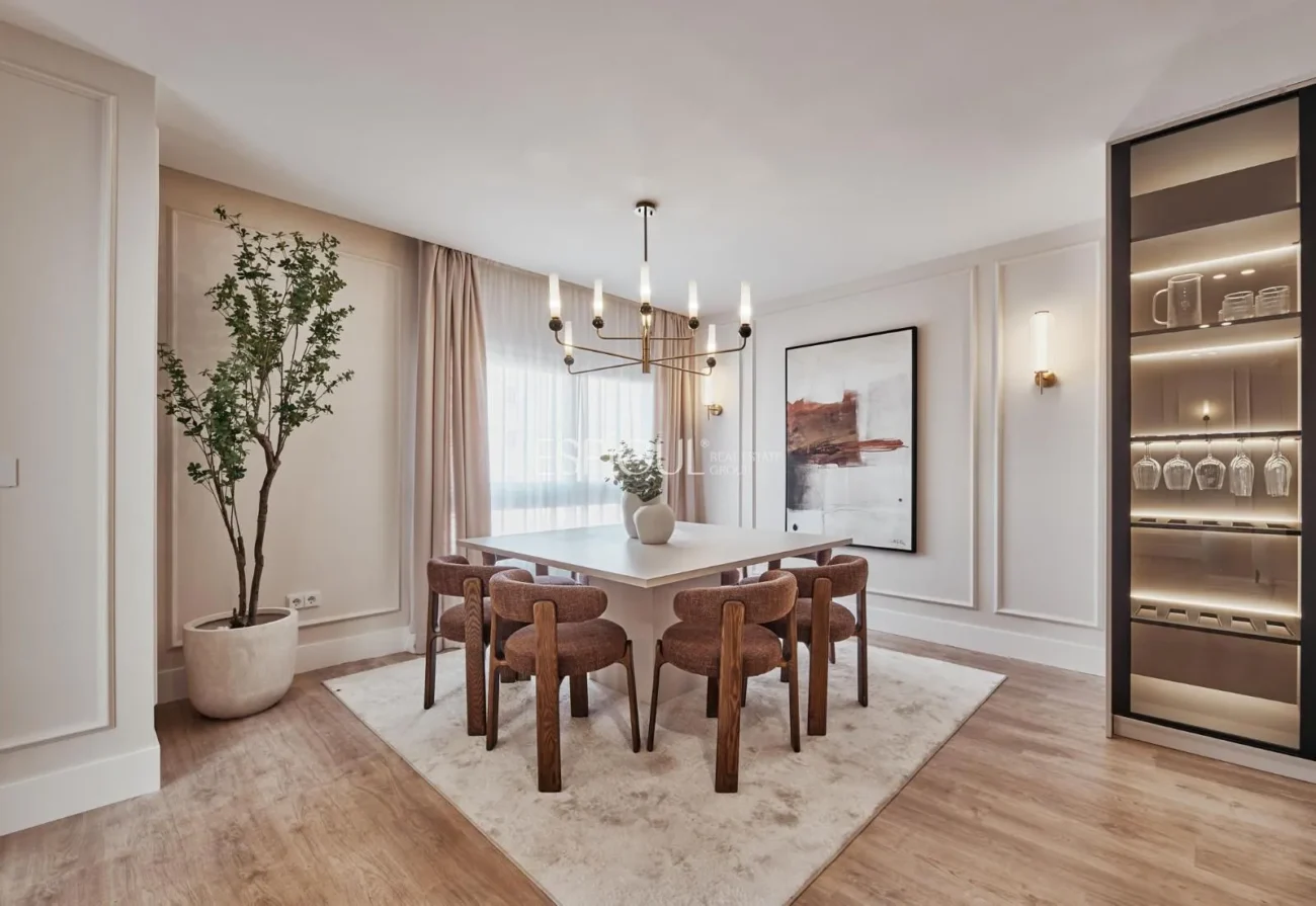 Vivienda con terraza reformada en Calle Castello