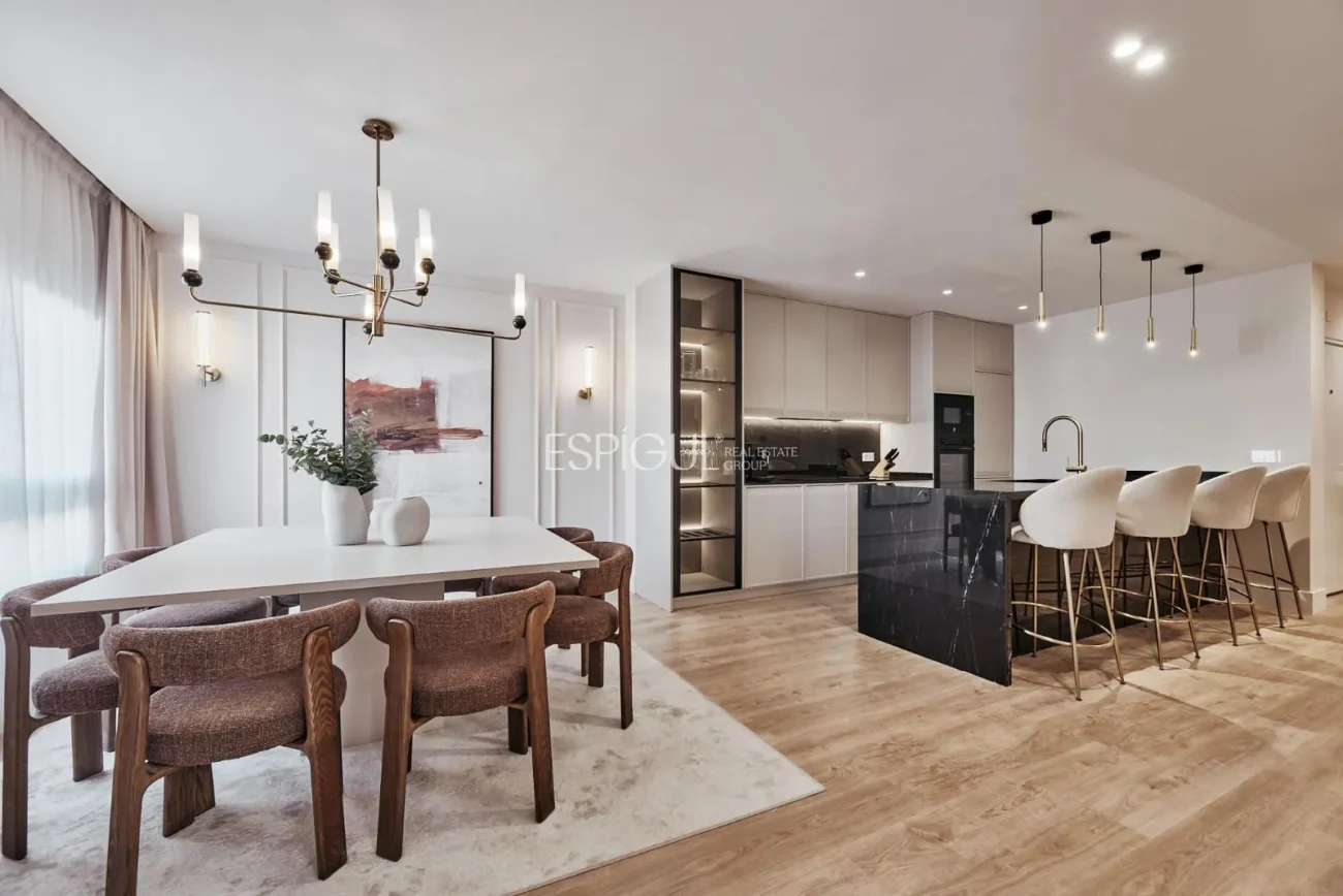 Vivienda con terraza reformada en Calle Castello