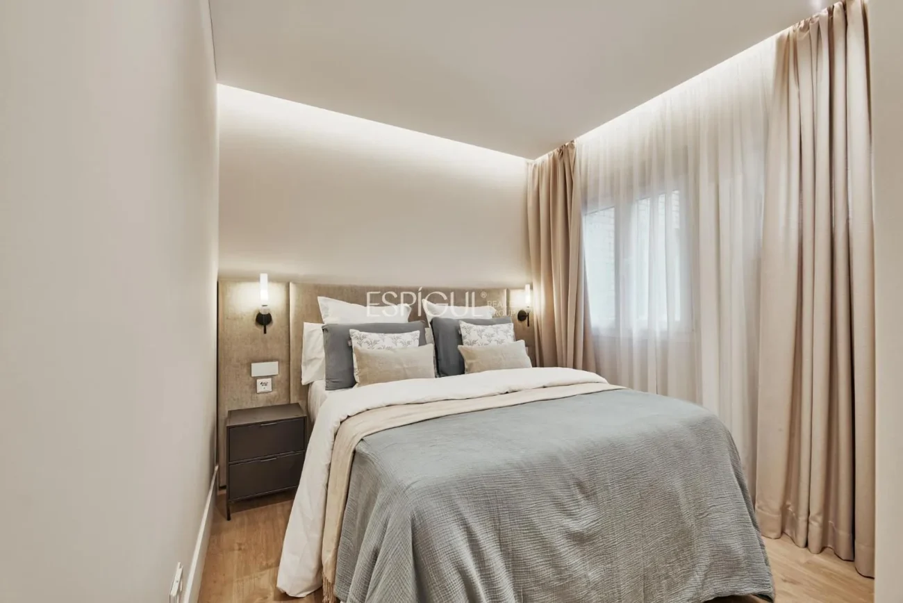 Vivienda con terraza reformada en Calle Castello