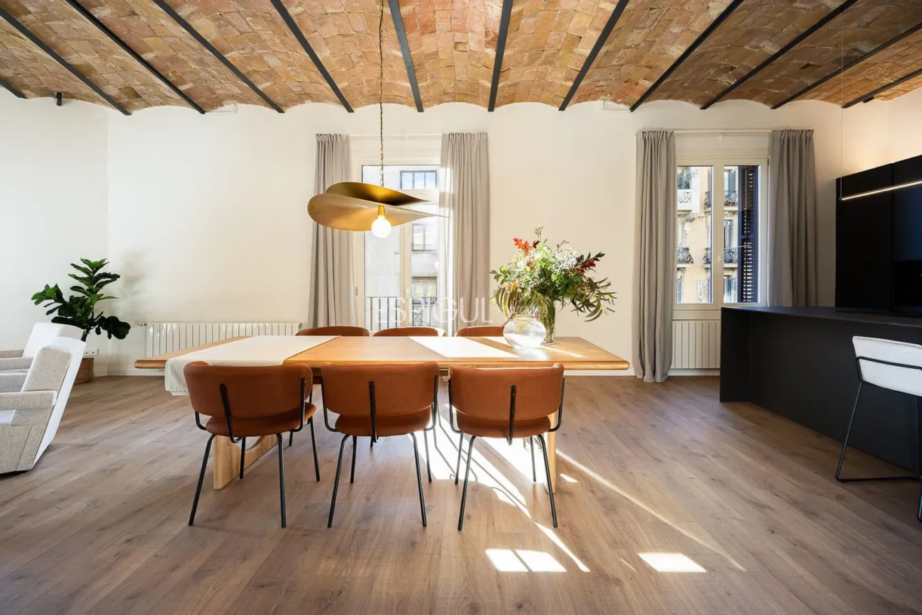 Vivienda exclusiva con esencia clásica y confort contemporáneo en el corazón del Eixample Dret