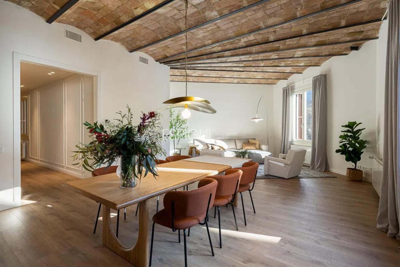 Vivienda exclusiva con esencia clásica y confort contemporáneo en el corazón del Eixample Dret