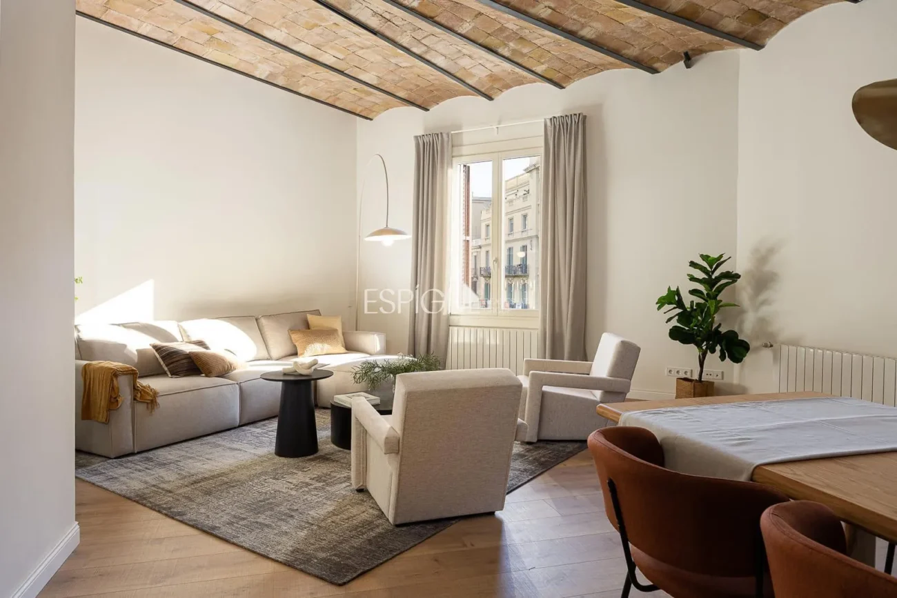 Logement exclusif avec une essence classique et un confort contemporain au cœur de l&rsquo;Eixample Dret