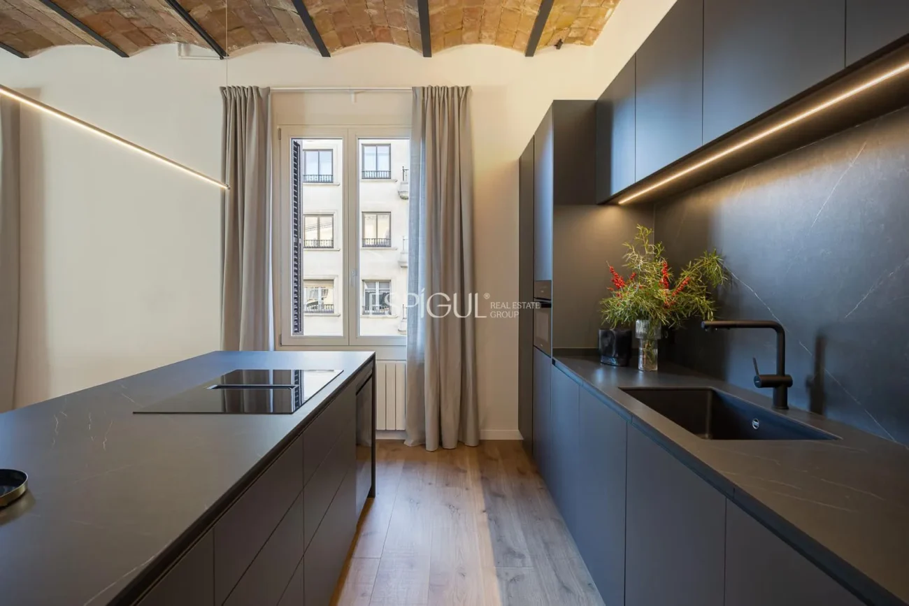 Logement exclusif avec une essence classique et un confort contemporain au cœur de l&rsquo;Eixample Dret