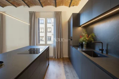 Logement exclusif avec une essence classique et un confort contemporain au cœur de l&rsquo;Eixample Dret