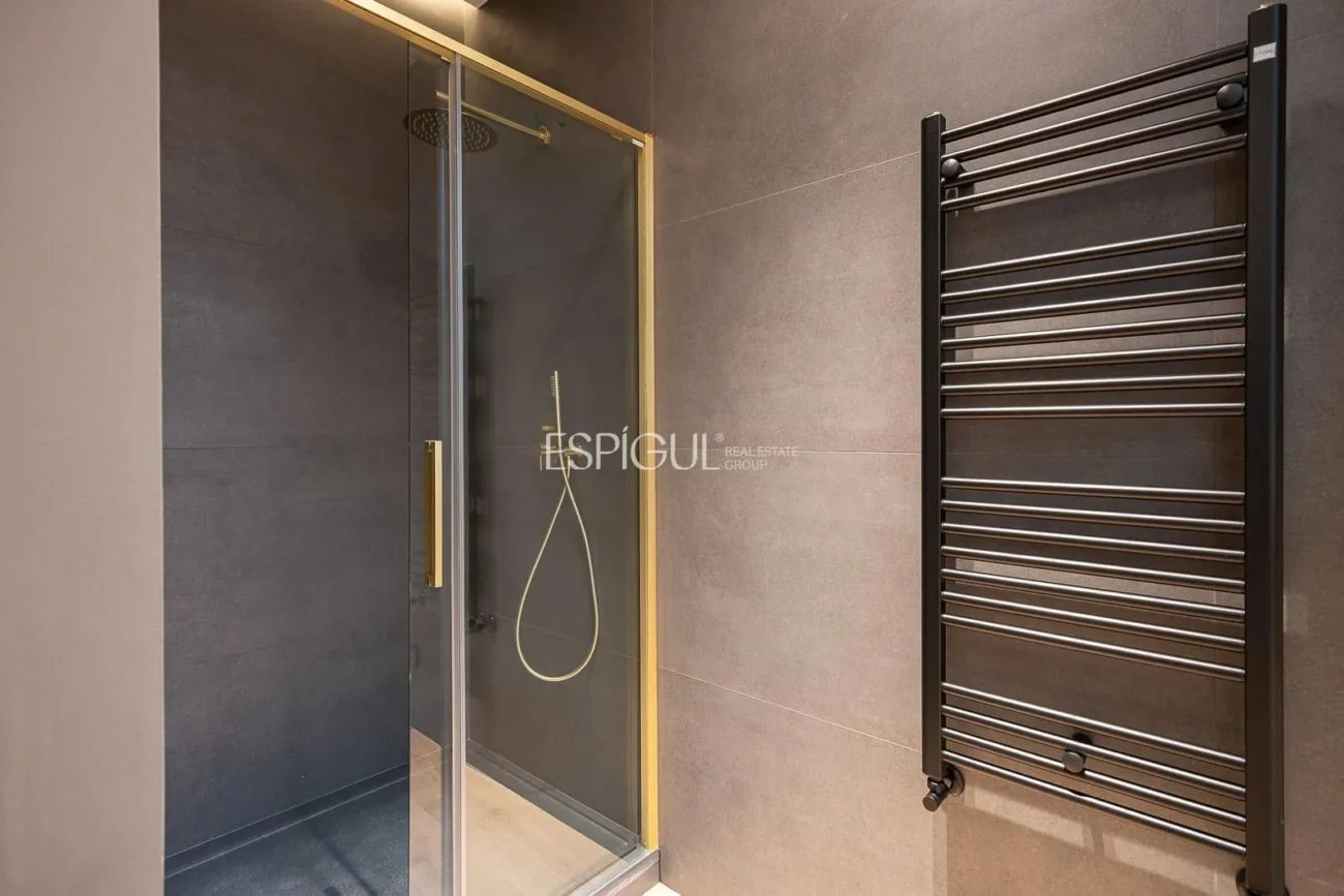 Logement exclusif avec une essence classique et un confort contemporain au cœur de l&rsquo;Eixample Dret