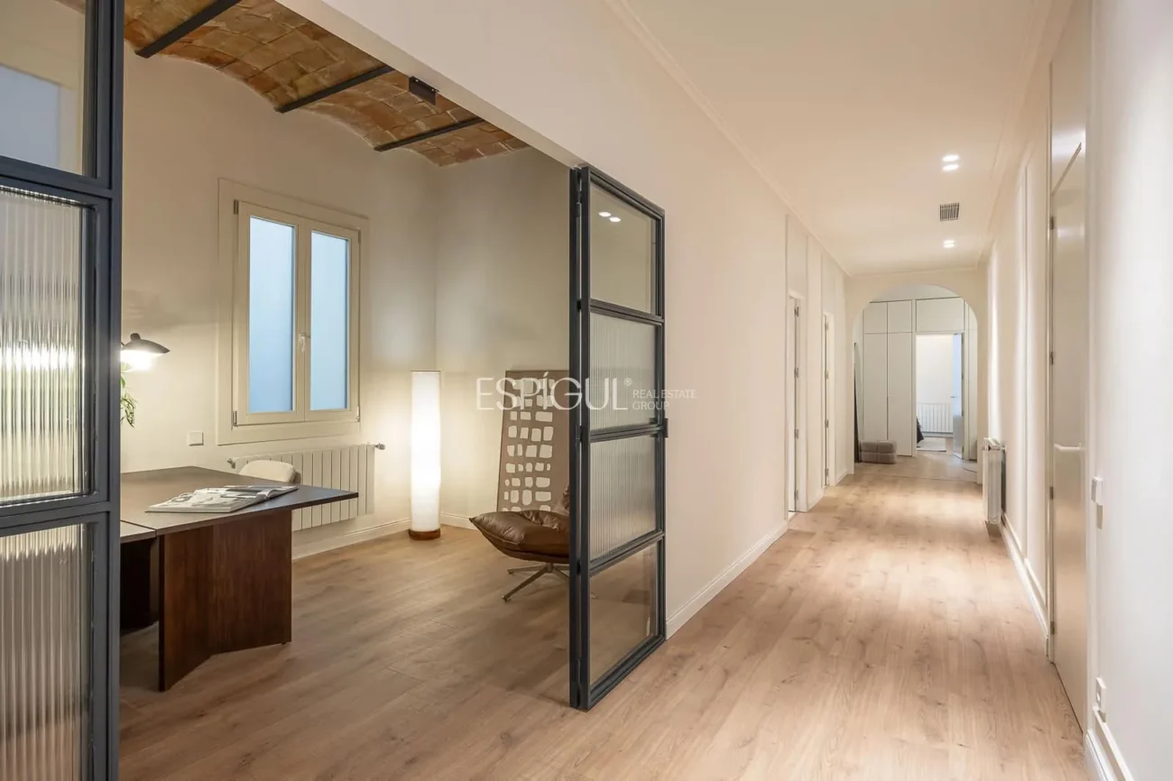 Logement exclusif avec une essence classique et un confort contemporain au cœur de l&rsquo;Eixample Dret