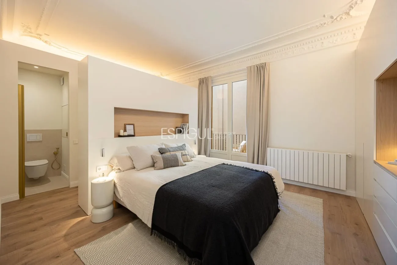 Logement exclusif avec une essence classique et un confort contemporain au cœur de l&rsquo;Eixample Dret