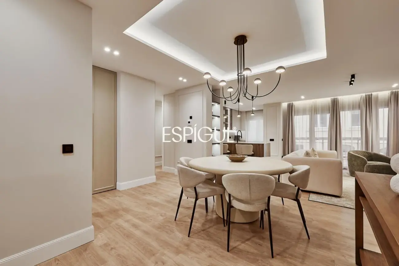 Vivienda exterior en Calle Principe de Asturias, Lista