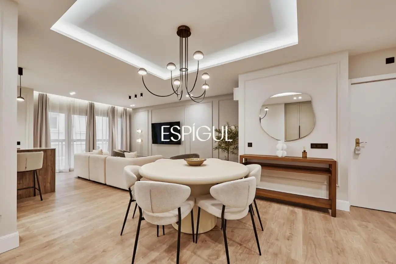 Vivienda exterior en Calle Principe de Asturias, Lista