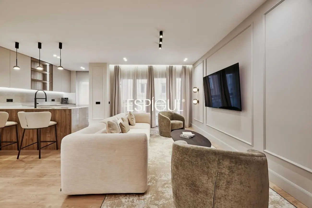 Vivienda exterior en Calle Principe de Asturias, Lista