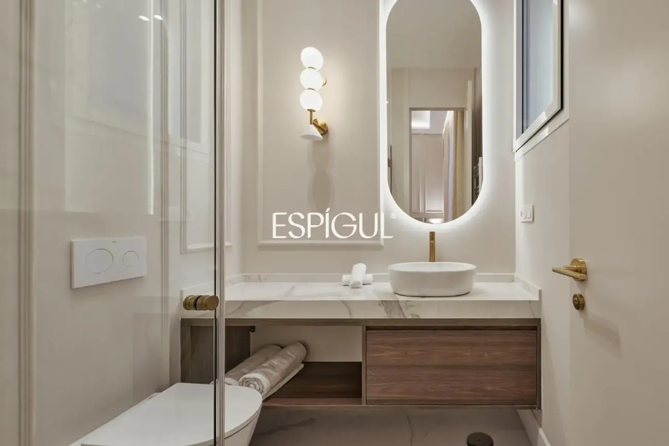 Отремонтированная квартира с видом на улицу на улице Барко, Центр