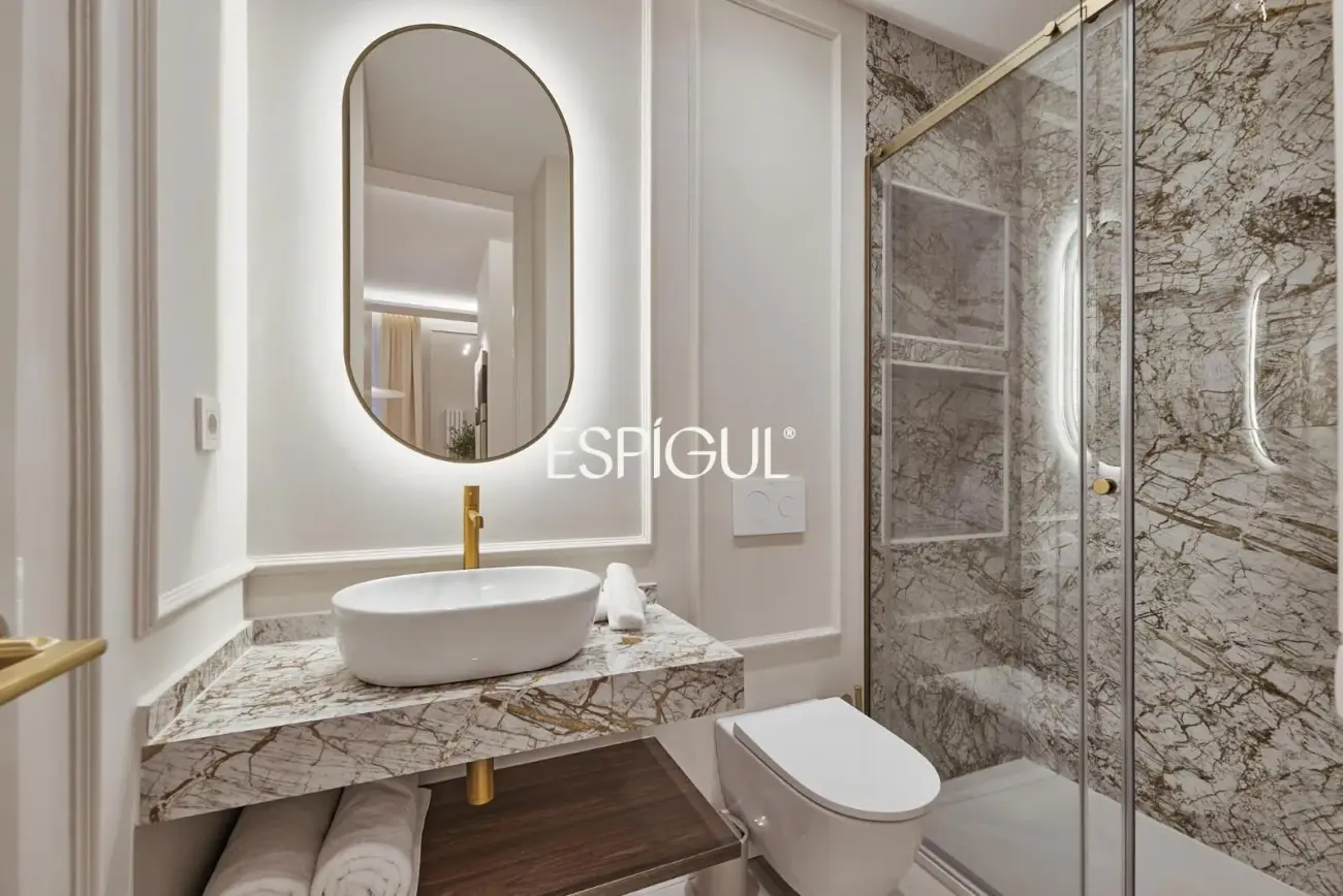 Отремонтированная квартира с видом на улицу на улице Барко, Центр