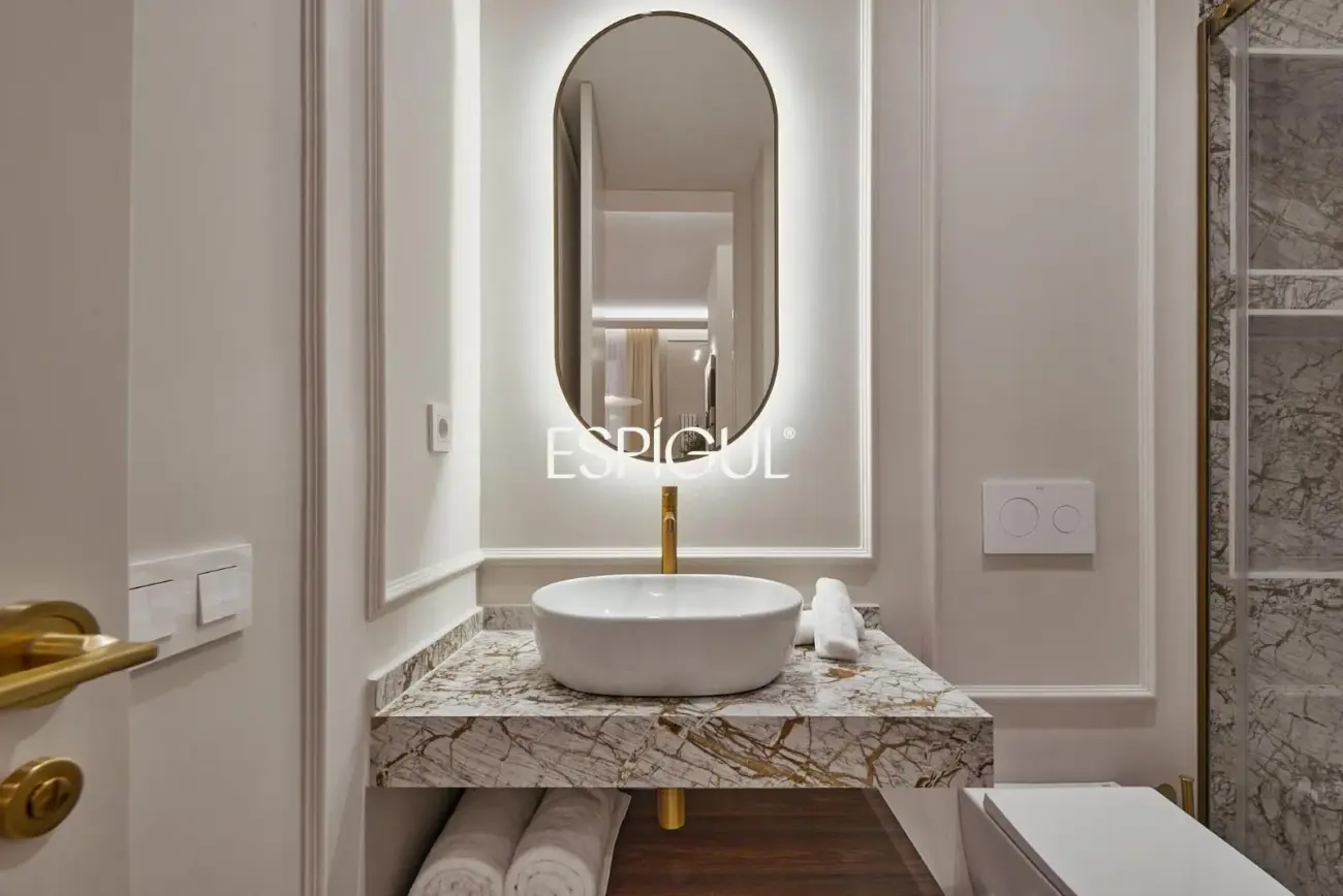 Отремонтированная квартира с видом на улицу на улице Барко, Центр