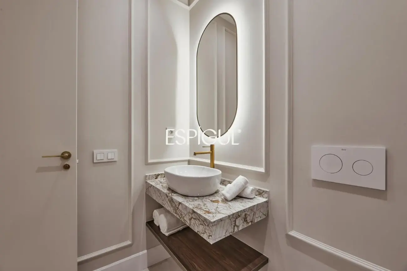 Отремонтированная квартира с видом на улицу на улице Барко, Центр