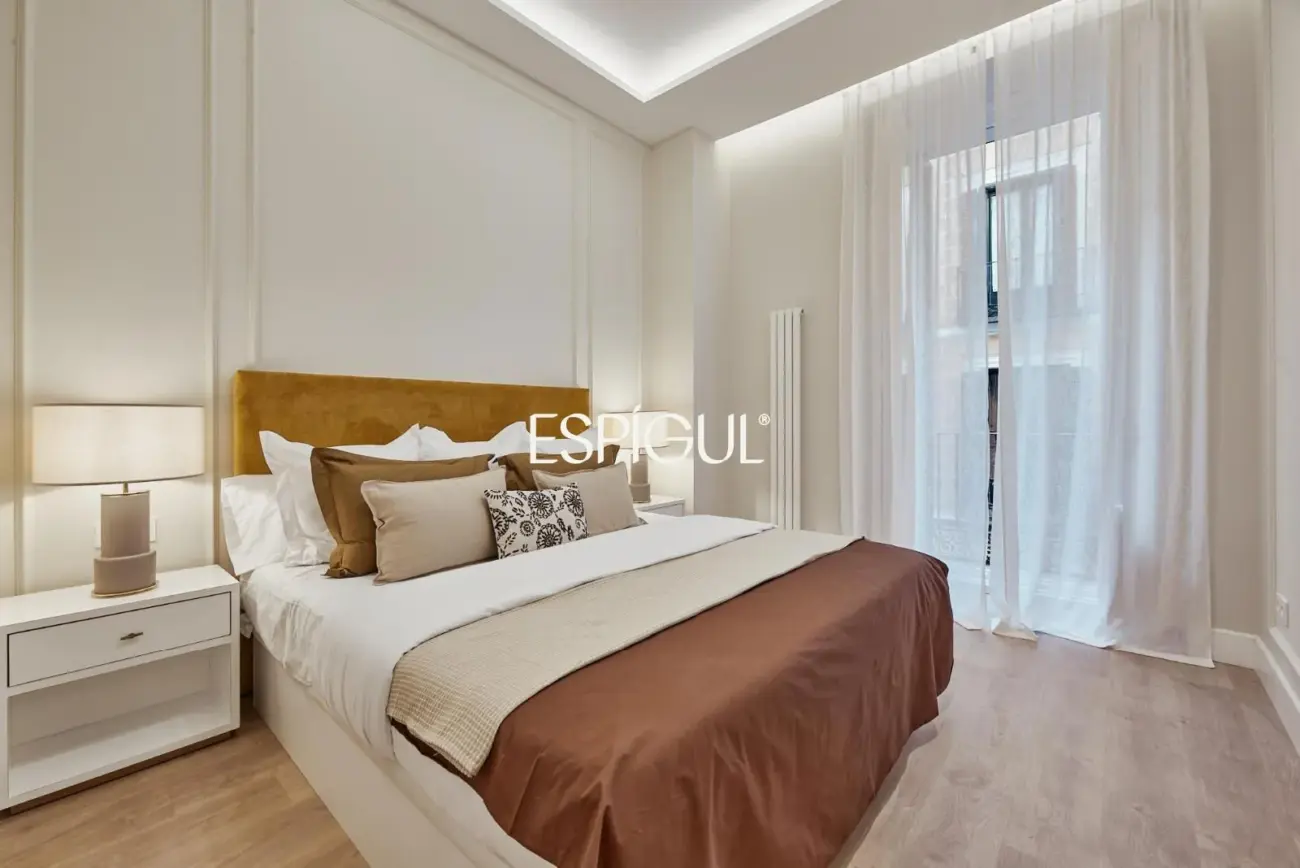 Отремонтированная квартира с видом на улицу на улице Барко, Центр