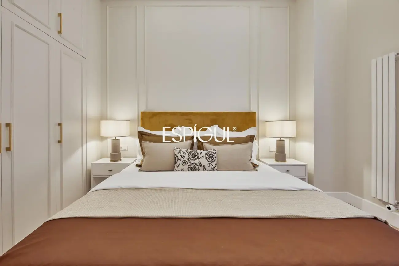 Отремонтированная квартира с видом на улицу на улице Барко, Центр