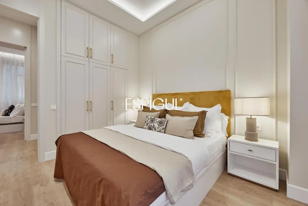 Отремонтированная квартира с видом на улицу на улице Барко, Центр