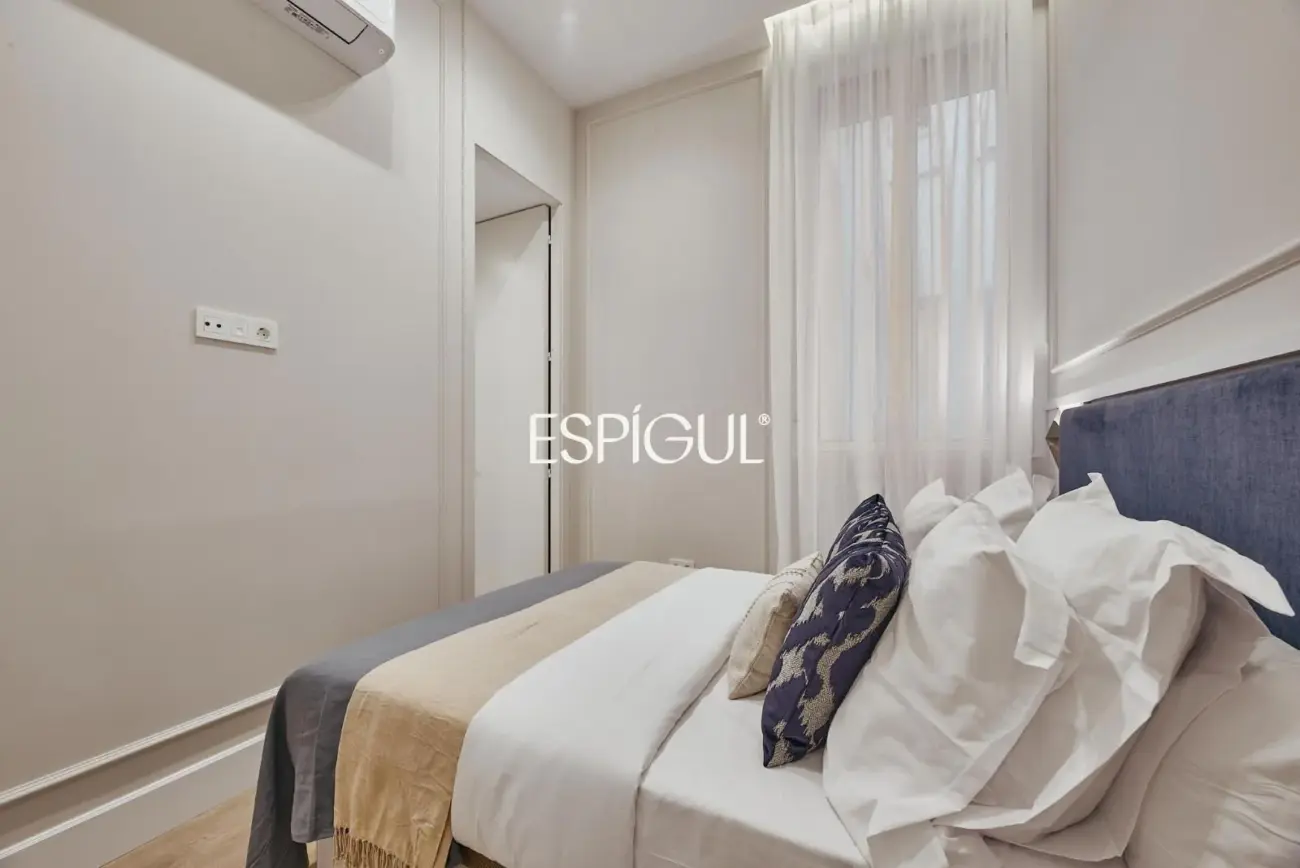 Отремонтированная квартира с видом на улицу на улице Барко, Центр