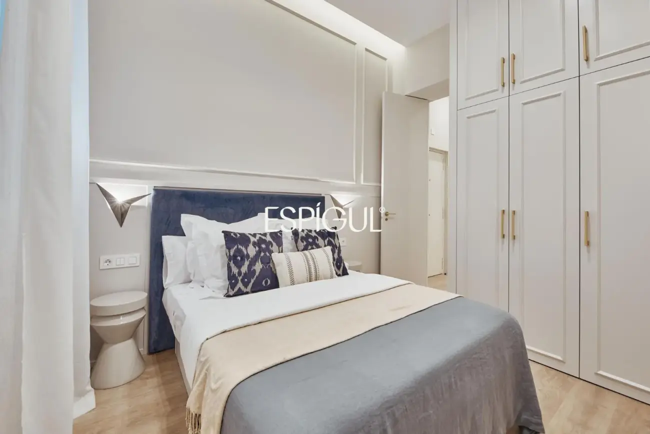 Отремонтированная квартира с видом на улицу на улице Барко, Центр